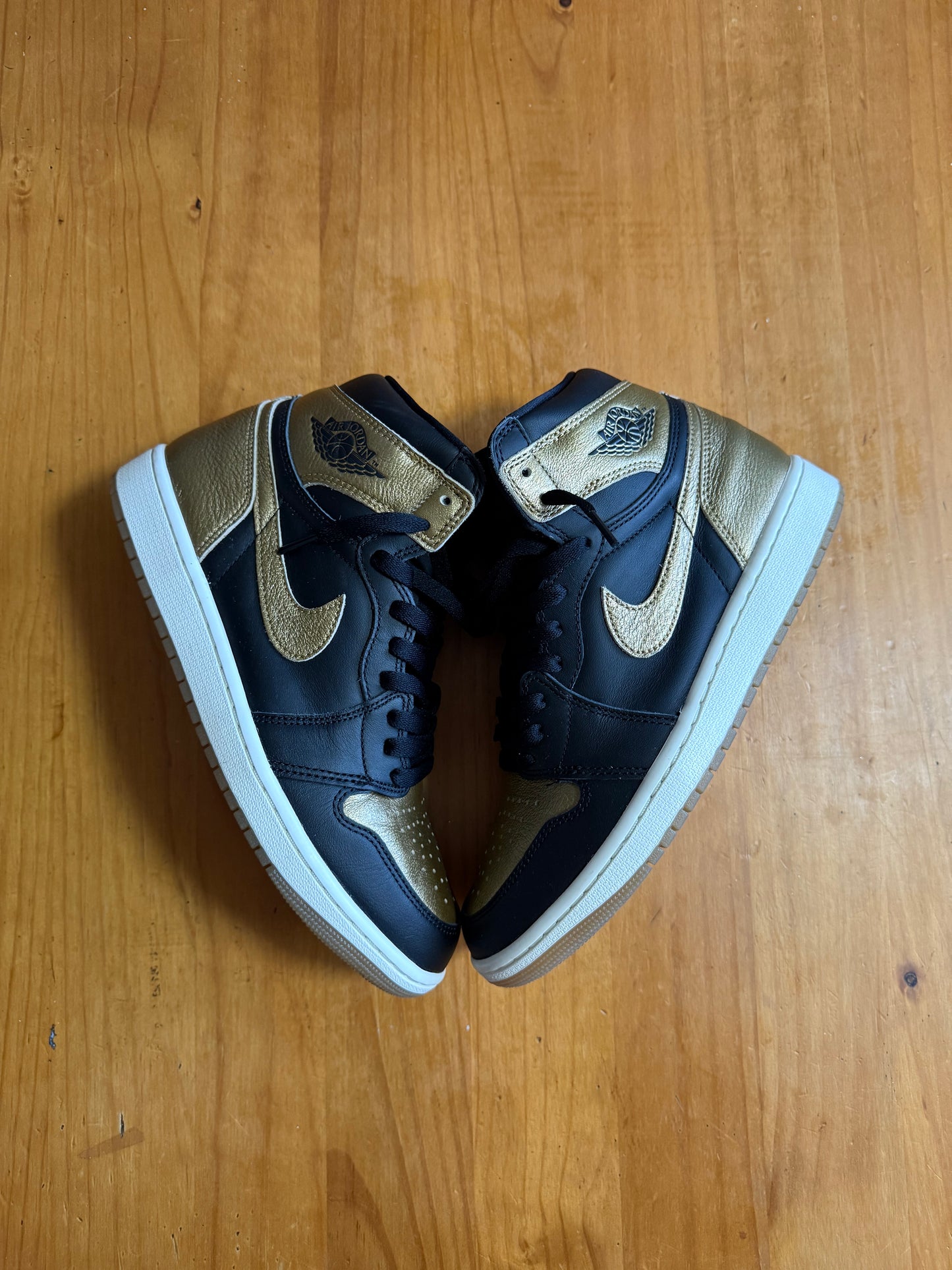Air Jordan 1 Retro High OG 'Black Gold' USED