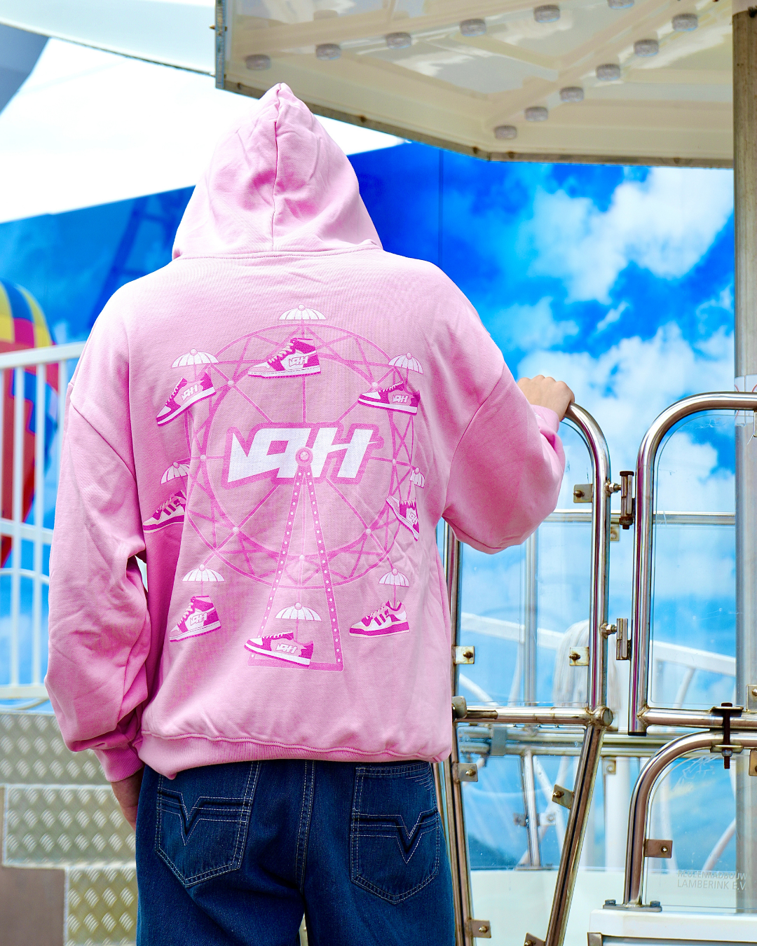 AH SNEAKER WHEEL PINK HOODIE