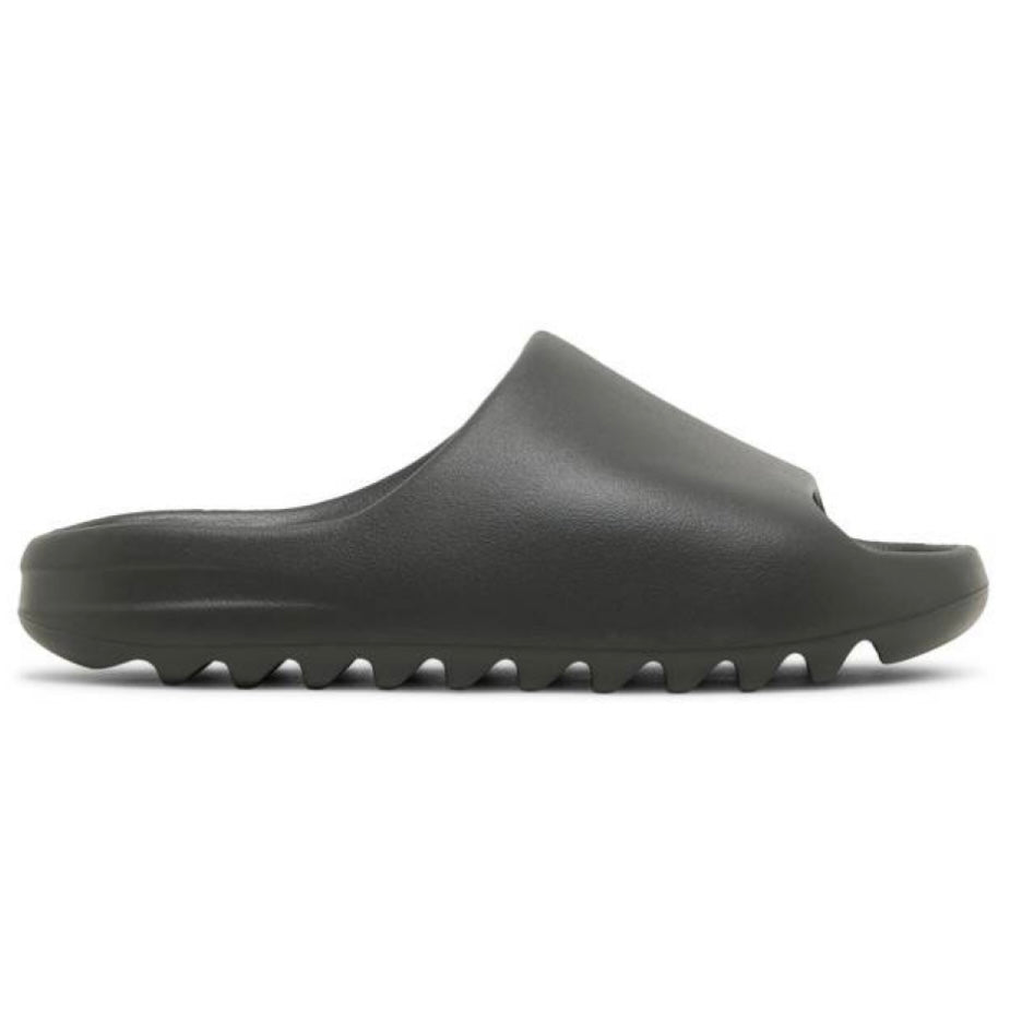 Yeezy slide “Dark Onyx”